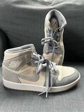 Nike Air Jordan 1 Mid SE Coconut Milk & Grey – Mens Size 8 EUC- DN4281-100 NoBOX